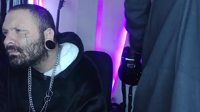 darkclothes online show from February 23, 2025, 11:33 am