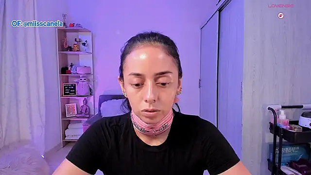 Snapshot of Aleja24Evans chatting on November 27, 2025, 12:33 am Aleja24Evans online show from November 27, 2025, 12:33 am