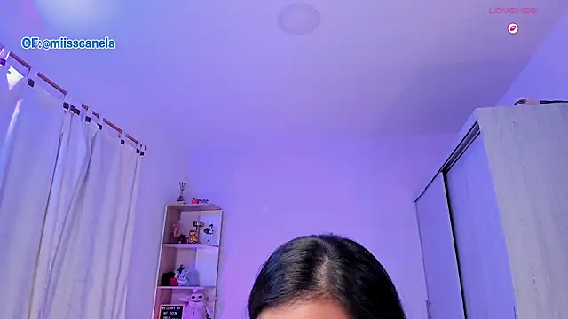 Snapshot of Aleja24Evans chatting on December 3, 2025, 12:33 am Aleja24Evans online show from December 3, 2025, 12:33 am