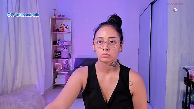 Snapshot of Aleja24Evans chatting on November 28, 2025, 12:11 am Aleja24Evans online show from November 28, 2025, 12:11 am