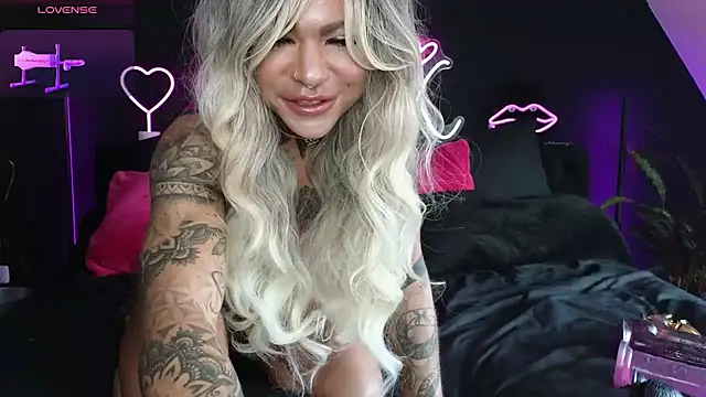 Snapshot of Divina_X_ chatting on March 8, 2025, 7:27 am Divina X online show from March 8, 2025, 7:27 am