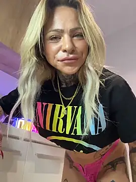 Snapshot of Divina_X_ chatting on December 16, 2025, 5:39 pm Divina X online show from December 16, 2025, 5:39 pm