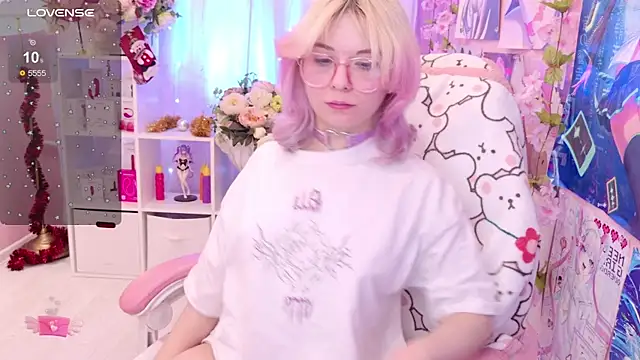 Snapshot of Coconut_Mia chatting on December 13, 2025, 8:26 pm Coconut Mia online show from December 13, 2025, 8:26 pm