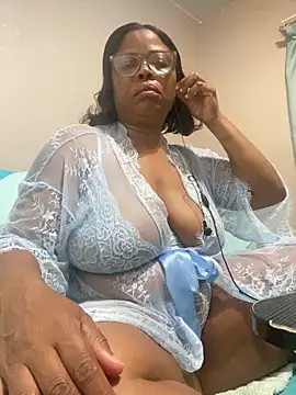 Snapshot of Nomthie chatting on February 28, 2026, 4:23 am Nomthie online show from February 28, 2026, 4:23 am