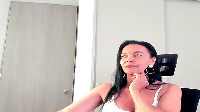 Evawalker  online show from September 23, 2025, 8:49 pm