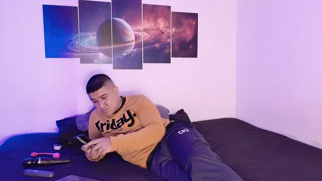 Snapshot of evanandsunny chatting on November 28, 2025, 11:05 pm evanandsunny online show from November 28, 2025, 11:05 pm