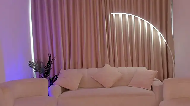 SavannahWildee online show from September 14, 2025, 11:43 am