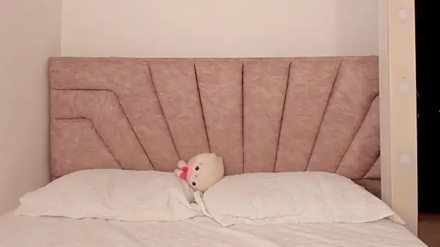 SavannahWildee online show from November 3, 2025, 12:20 pm