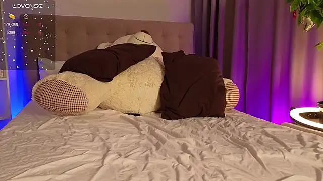 Snapshot of Your_l_dream chatting on February 20, 2025, 6:57 pm Your l dream online show from February 20, 2025, 6:57 pm