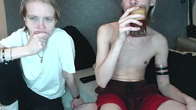 qustci-couple online show from November 23, 2025, 6:51 pm