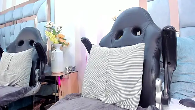 Snapshot of karina_mason chatting on October 21, 2025, 12:37 pm karina mason online show from October 21, 2025, 12:37 pm