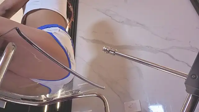 Scarlet Red  online show from February 21, 2026, 12:07 pm