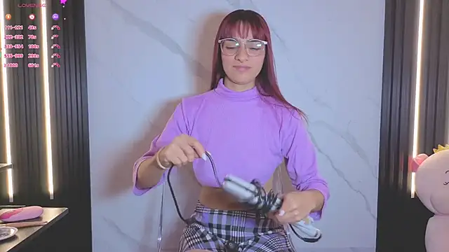 Scarlet Red  online show from February 13, 2026, 12:38 pm