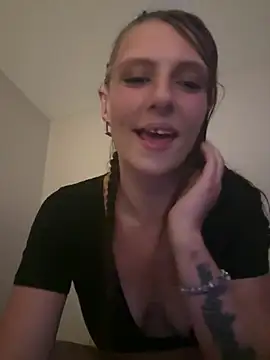 snowrillaxxx online show from July 3, 2026, 3:46 am