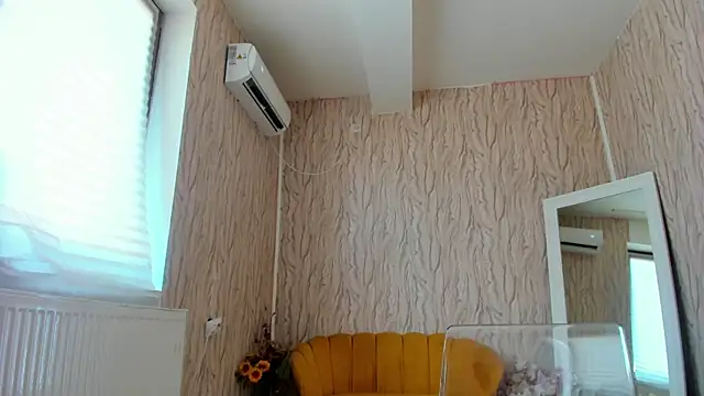 Snapshot of AishaRouhi chatting on March 10, 2025, 6:38 am AishaRouhi online show from March 10, 2025, 6:38 am