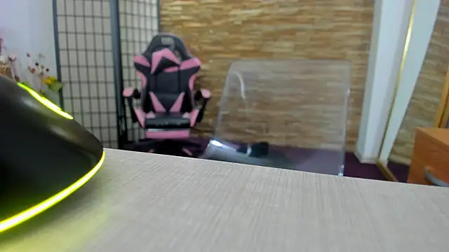 Snapshot of AishaRouhi chatting on December 3, 2025, 6:14 am AishaRouhi online show from December 3, 2025, 6:14 am