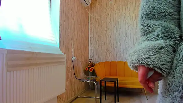 Snapshot of AishaRouhi chatting on March 21, 2025, 3:22 am AishaRouhi online show from March 21, 2025, 3:22 am