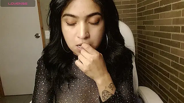 helenacyruss online show from February 18, 2026, 7:43 pm