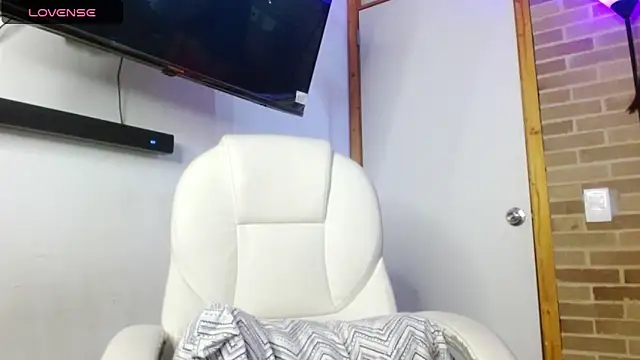 helenacyruss online show from November 22, 2025, 2:27 pm