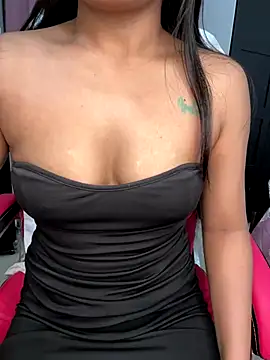 LeisyXO online show from November 9, 2025, 6:12 pm