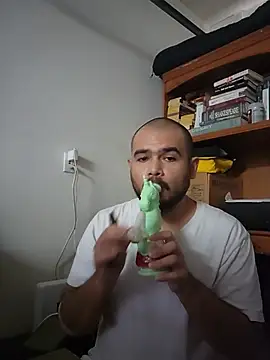 JooveyRose online show from June 3, 2026, 12:33 am