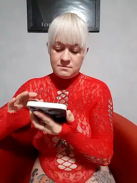 poussichienne online show from October 28, 2025, 4:17 pm