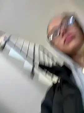 Snapshot of enjoy_my_beauty chatting on November 14, 2025, 7:01 am enjoy my beauty online show from November 14, 2025, 7:01 am