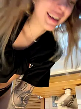 Snapshot of enjoy_my_beauty chatting on November 26, 2025, 6:57 am enjoy my beauty online show from November 26, 2025, 6:57 am