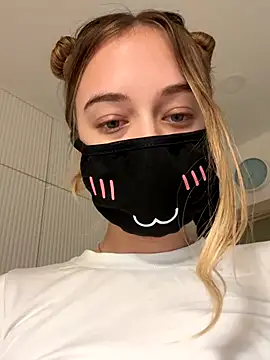 Snapshot of enjoy_my_beauty chatting on November 29, 2025, 6:57 am enjoy my beauty online show from November 29, 2025, 6:57 am