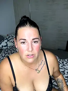 Snapshot of xlinastarrx chatting on October 1, 2025, 7:51 pm xlinastarrx online show from October 1, 2025, 7:51 pm