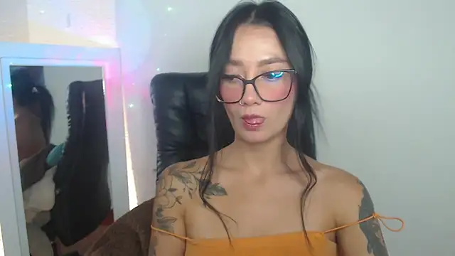 mariiana-diaz online show from June 12, 2026, 3:21 pm