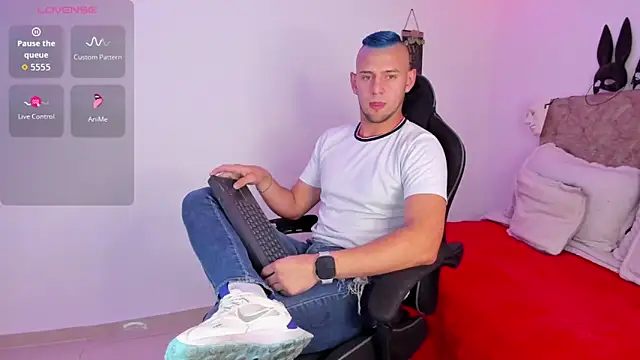 Snapshot of Damon_Bakert chatting on November 4, 2025, 4:33 pm Damon Bakert online show from November 4, 2025, 4:33 pm