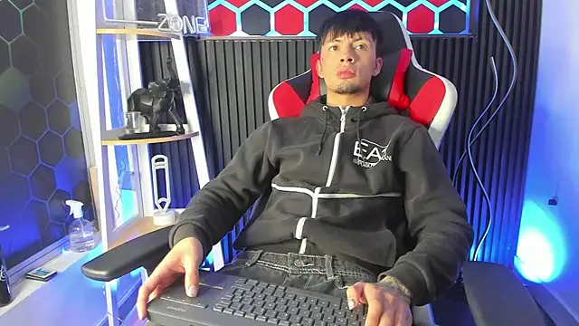 Snapshot of Steev_Novoa chatting on March 25, 2026, 4:17 pm Steev Novoa online show from March 25, 2026, 4:17 pm