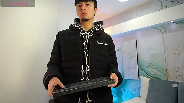 Snapshot of Steev_Novoa chatting on April 9, 2026, 2:35 am Steev Novoa online show from April 9, 2026, 2:35 am