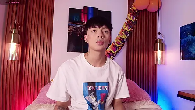 Snapshot of Steev_Novoa chatting on October 22, 2025, 8:19 pm Steev Novoa online show from October 22, 2025, 8:19 pm