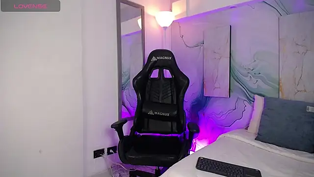 Snapshot of Steev_Novoa chatting on April 12, 2026, 2:48 am Steev Novoa online show from April 12, 2026, 2:48 am