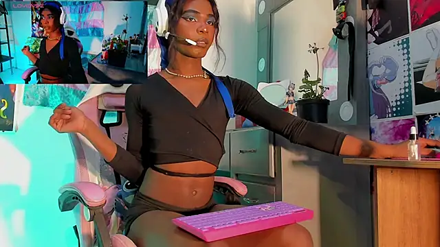 Snapshot of Effy_Marinn chatting on September 19, 2025, 1:04 pm Effy Marinn online show from September 19, 2025, 1:04 pm