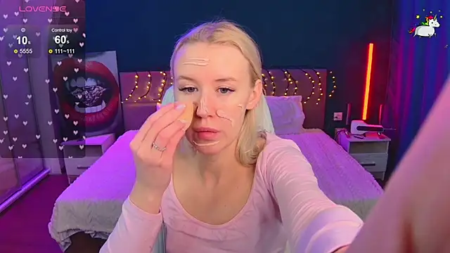 Snapshot of Selenatrend chatting on February 28, 2026, 6:02 am Selenatrend online show from February 28, 2026, 6:02 am