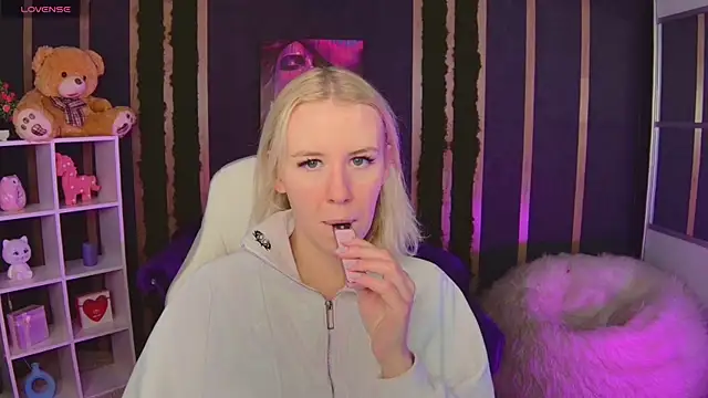 Snapshot of Selenatrend chatting on February 22, 2026, 6:05 am Selenatrend online show from February 22, 2026, 6:05 am