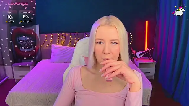 Snapshot of Selenatrend chatting on February 15, 2026, 7:51 am Selenatrend online show from February 15, 2026, 7:51 am