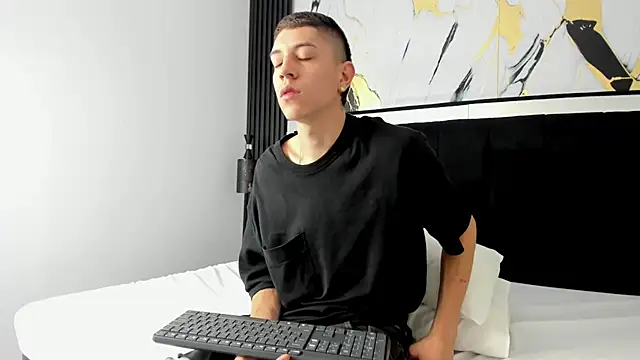 Snapshot of Dei_v_48 chatting on March 7, 2025, 8:33 pm Dei v 48 online show from March 7, 2025, 8:33 pm