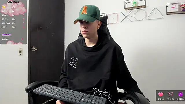 Snapshot of Dei_v_48 chatting on March 4, 2025, 8:27 pm Dei v 48 online show from March 4, 2025, 8:27 pm