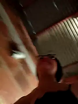 -VICKKY online show from November 10, 2025, 1:27 pm