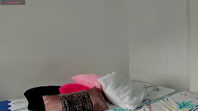 sofiaparker8 online show from November 13, 2025, 9:40 pm