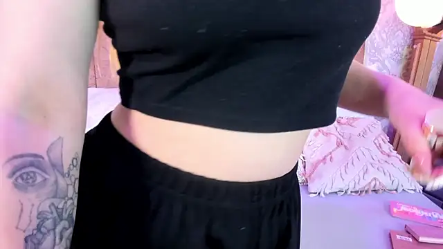 Snapshot of tiffany_becker chatting on November 21, 2025, 12:04 pm tiffany becker online show from November 21, 2025, 12:04 pm