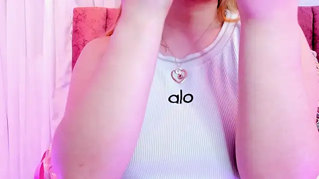 Snapshot of tiffany_becker chatting on November 14, 2025, 12:31 pm tiffany becker online show from November 14, 2025, 12:31 pm