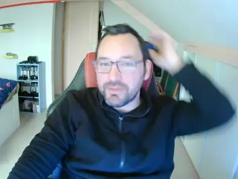 Snapshot of Fantaxx86 chatting on December 17, 2024, 12:43 pm Fantaxx86 online show from December 17, 2024, 12:43 pm