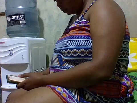 Snapshot of zoey10 chatting on October 25, 2025, 5:17 am zoey10 online show from October 25, 2025, 5:17 am