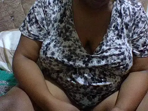 Snapshot of zoey10 chatting on November 23, 2025, 5:17 am zoey10 online show from November 23, 2025, 5:17 am