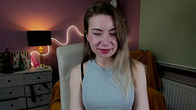 Snapshot of Mia_Tasty chatting on December 17, 2025, 7:35 am Mia Tasty online show from December 17, 2025, 7:35 am